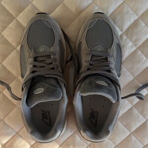New Balance Men's Sneakers in Gray men’s 5.5 woman’s 7